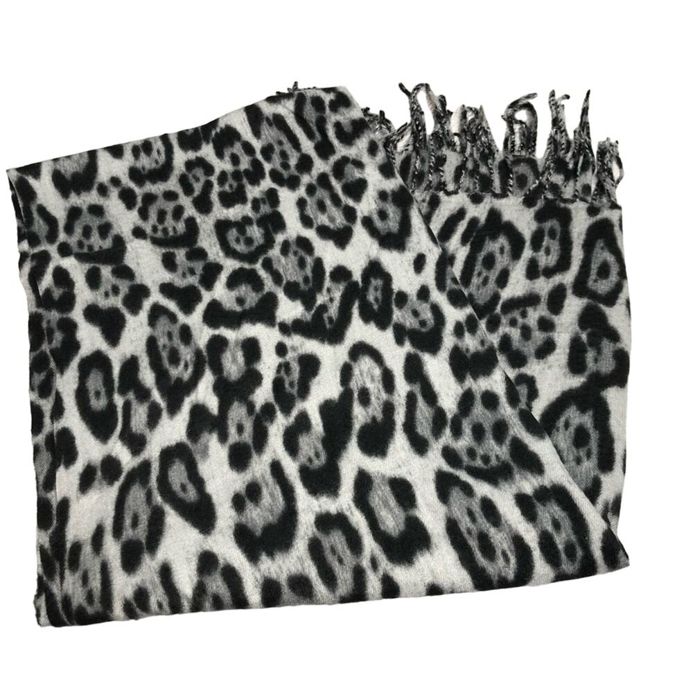 NWOT Pretty Persuasions Gray Black Cheetah Print Fringe Hem Scarf